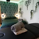 Capsule Thailande I Sauna I Balneo I Console I Jeux En Bois I Cinema I Cour Interieure * Trith-Saint-Leger