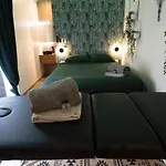 Capsule Thailande I Sauna I Balneo I Console I Jeux En Bois I Cinema I Cour Interieure