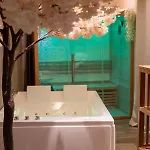 Capsule Thailande I Sauna I Balneo I Console I Jeux En Bois I Cinema I Cour Interieure דירה