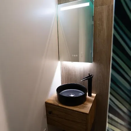 Capsule Thailande I Sauna I Balneo I Console I Jeux En Bois I Cinema I Cour Interieure Appartement