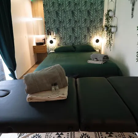 Capsule Thailande I Sauna I Balneo I Console I Jeux En Bois I Cinema I Cour Interieure
