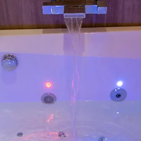 Capsule Thailande I Sauna I Balneo I Console I Jeux En Bois I Cinema I Cour Interieure *